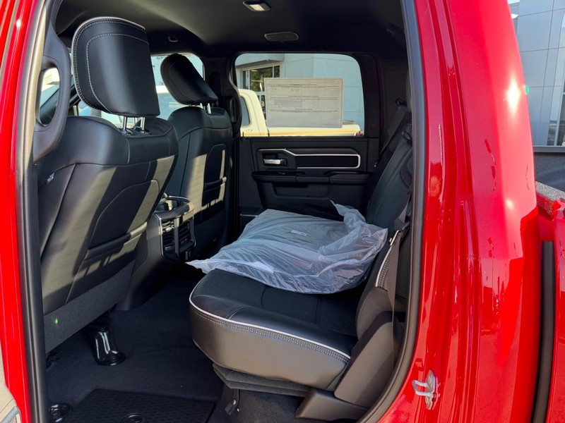 Ram 2500 Vehicle Full-screen Gallery Image 8