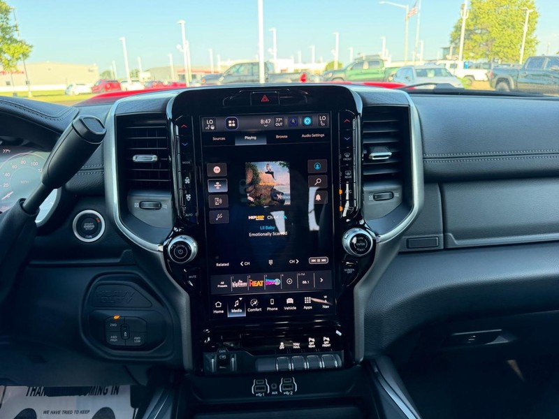 Ram 2500 Vehicle Full-screen Gallery Image 13