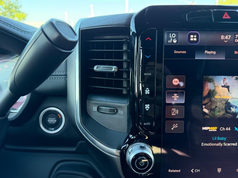 Ram 2500 Vehicle Full-screen Gallery Image 14
