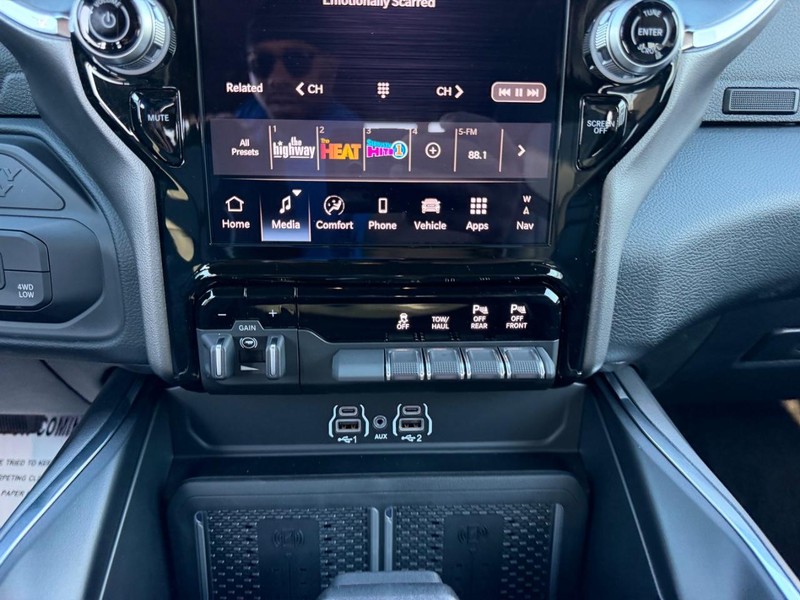 Ram 2500 Vehicle Full-screen Gallery Image 15
