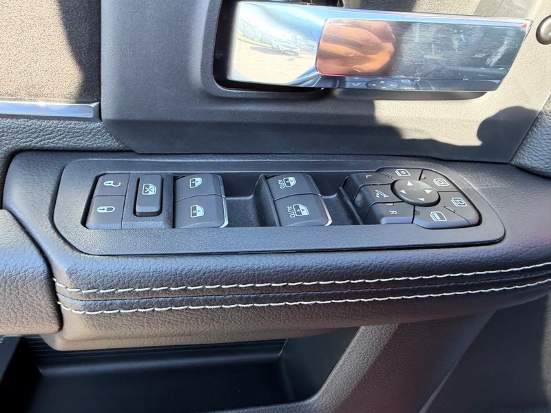 Ram 2500 Vehicle Full-screen Gallery Image 17