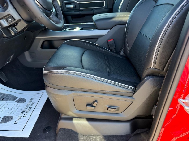 Ram 2500 Vehicle Full-screen Gallery Image 19