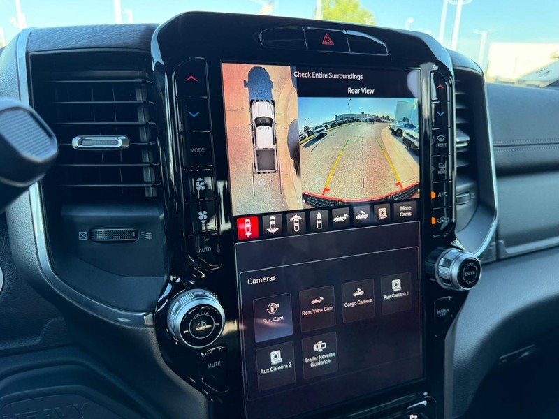 Ram 2500 Vehicle Full-screen Gallery Image 21