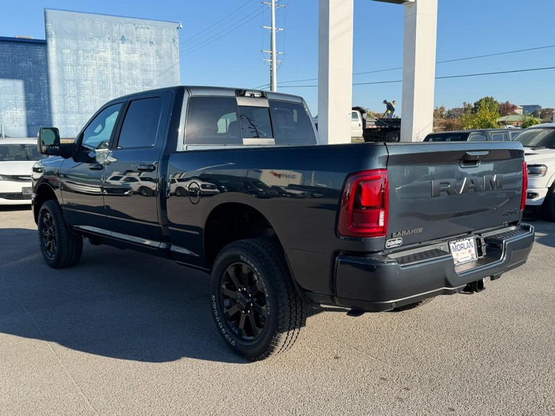Ram 2500 Vehicle Full-screen Gallery Image 3