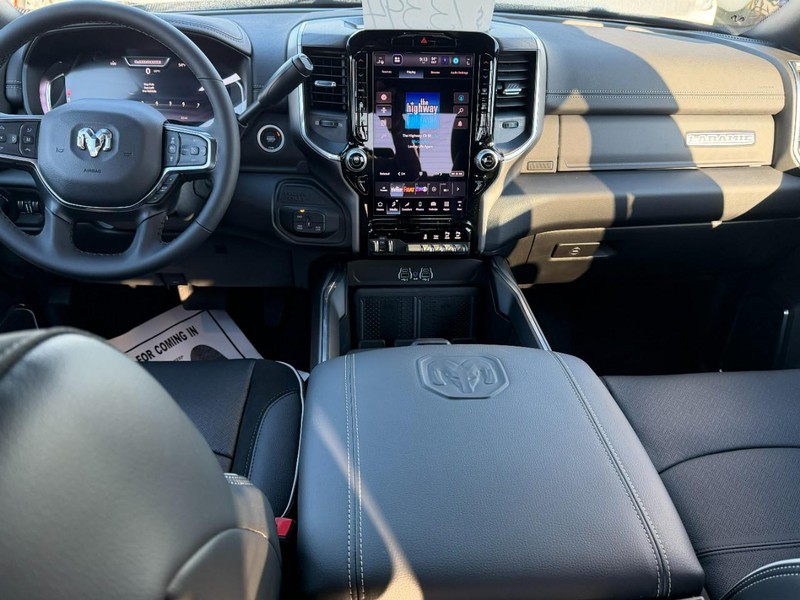 Ram 2500 Vehicle Full-screen Gallery Image 5