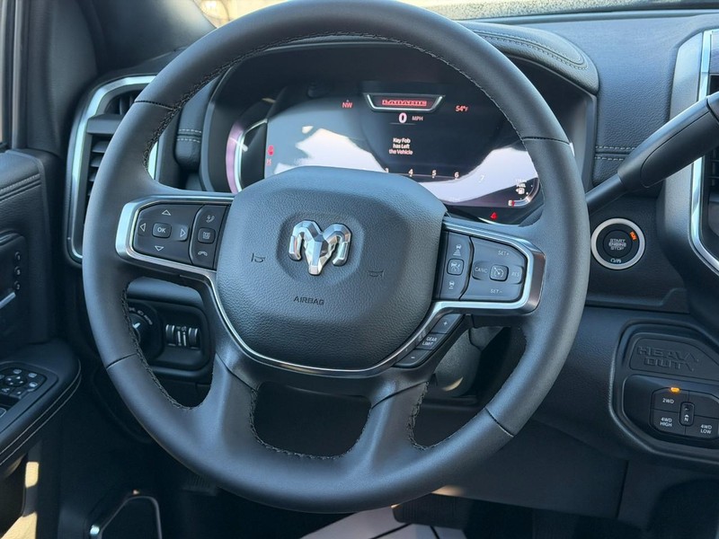 Ram 2500 Vehicle Full-screen Gallery Image 6