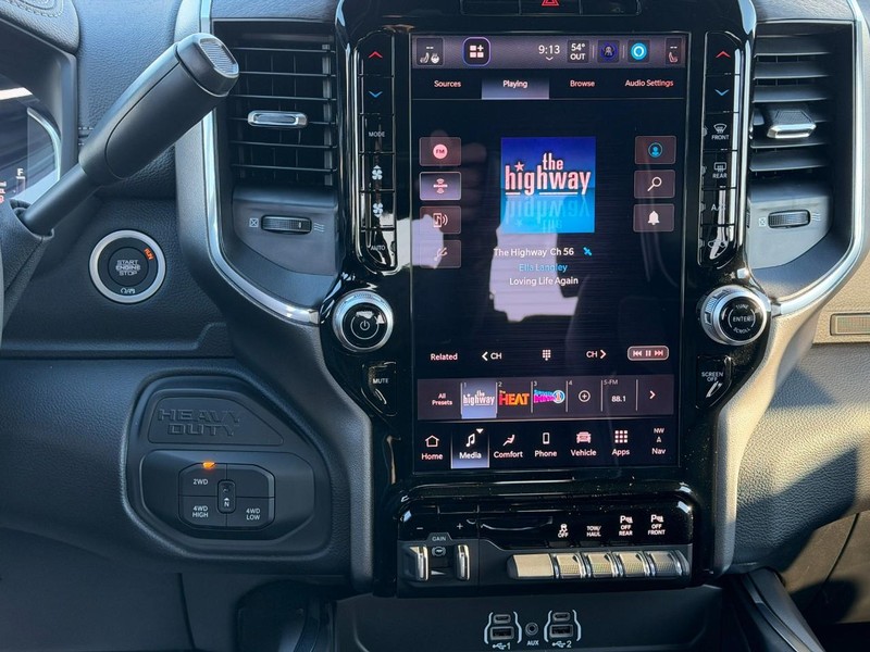 Ram 2500 Vehicle Full-screen Gallery Image 7