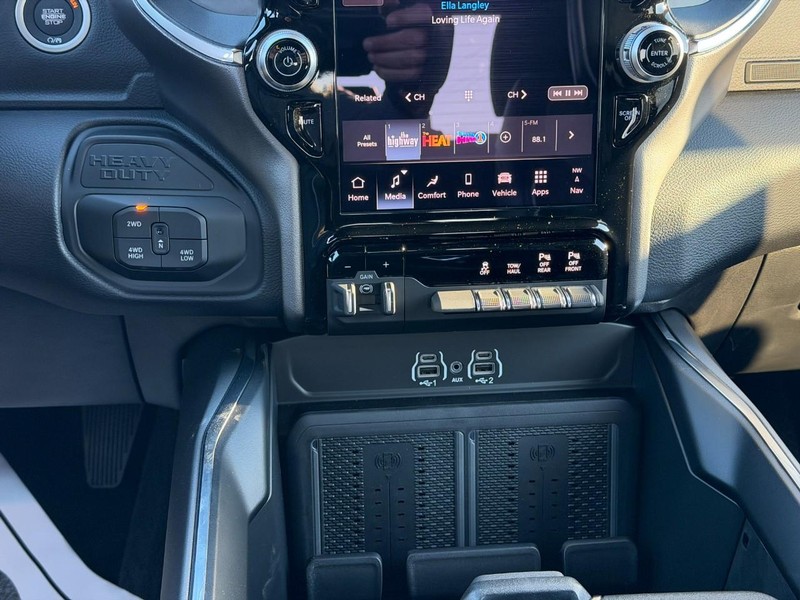 Ram 2500 Vehicle Full-screen Gallery Image 8