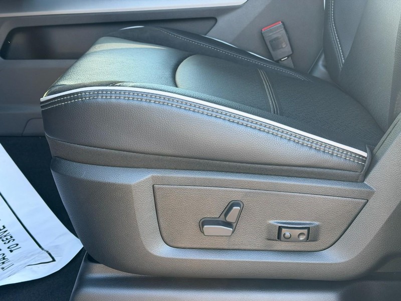 Ram 2500 Vehicle Full-screen Gallery Image 11