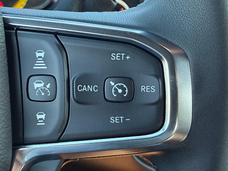 Ram 2500 Vehicle Full-screen Gallery Image 13