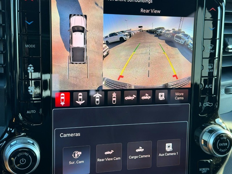 Ram 2500 Vehicle Full-screen Gallery Image 14