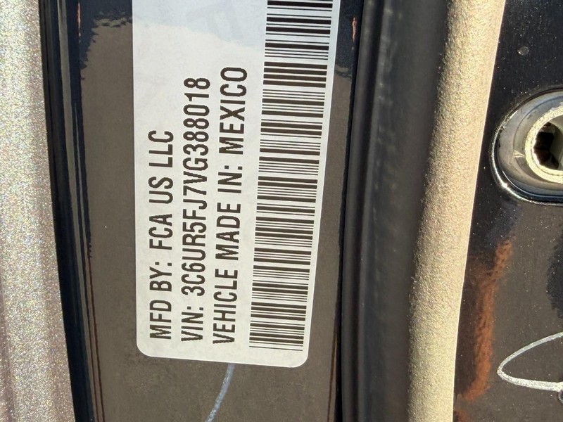 Ram 2500 Vehicle Full-screen Gallery Image 15