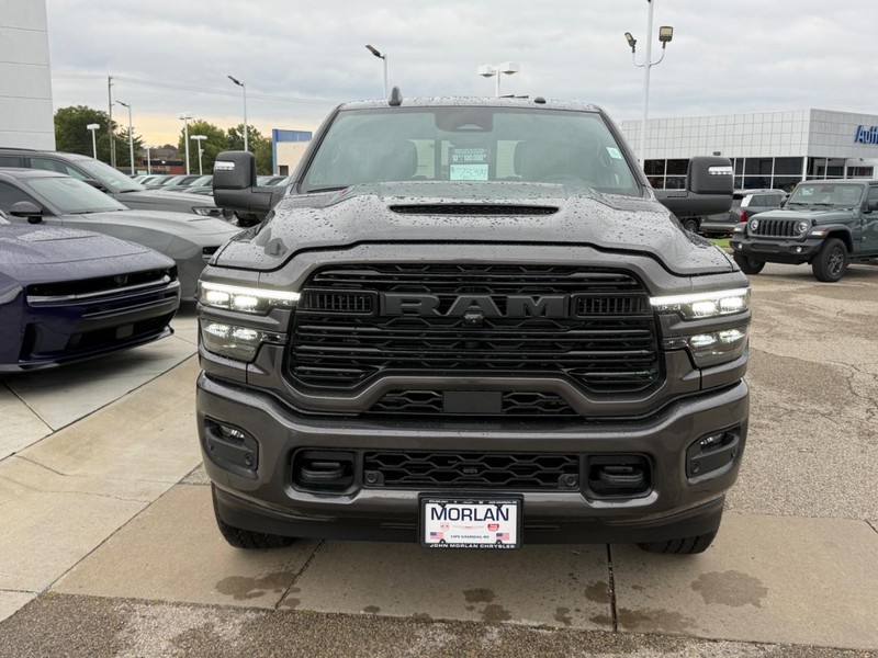 Ram 2500 Vehicle Full-screen Gallery Image 2