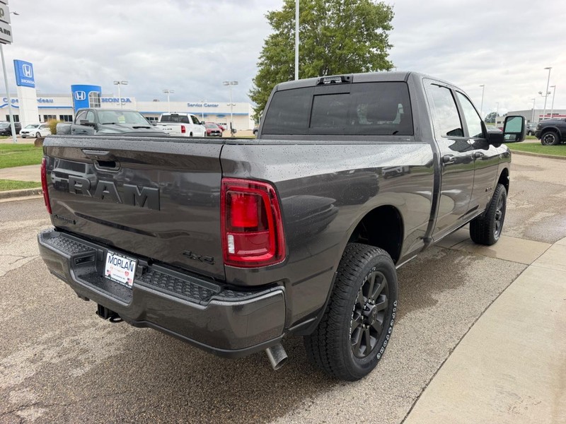 Ram 2500 Vehicle Full-screen Gallery Image 4