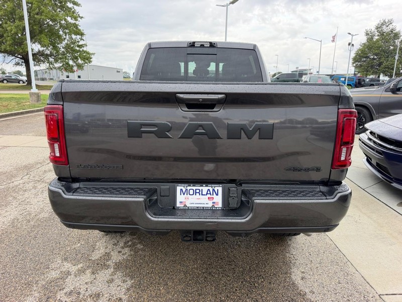 Ram 2500 Vehicle Full-screen Gallery Image 5