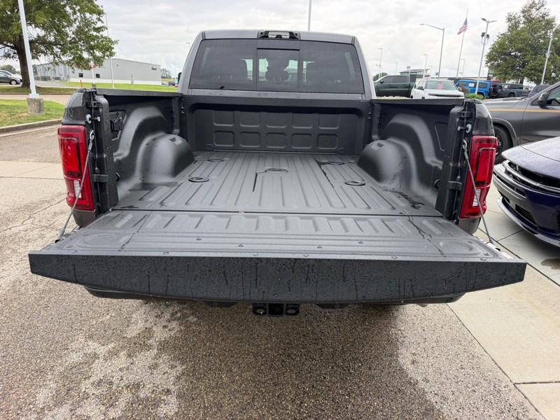 Ram 2500 Vehicle Full-screen Gallery Image 6