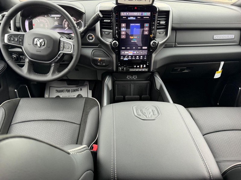 Ram 2500 Vehicle Full-screen Gallery Image 9