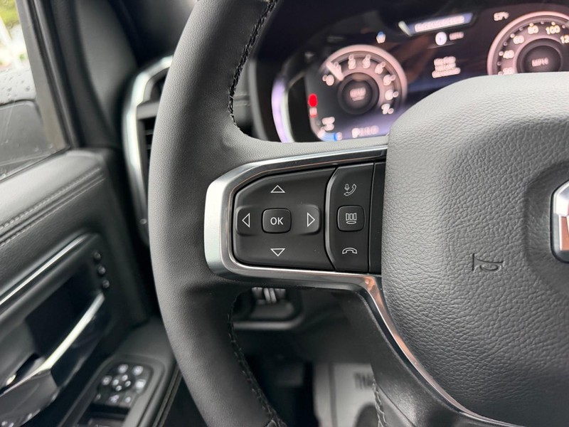 Ram 2500 Vehicle Full-screen Gallery Image 11