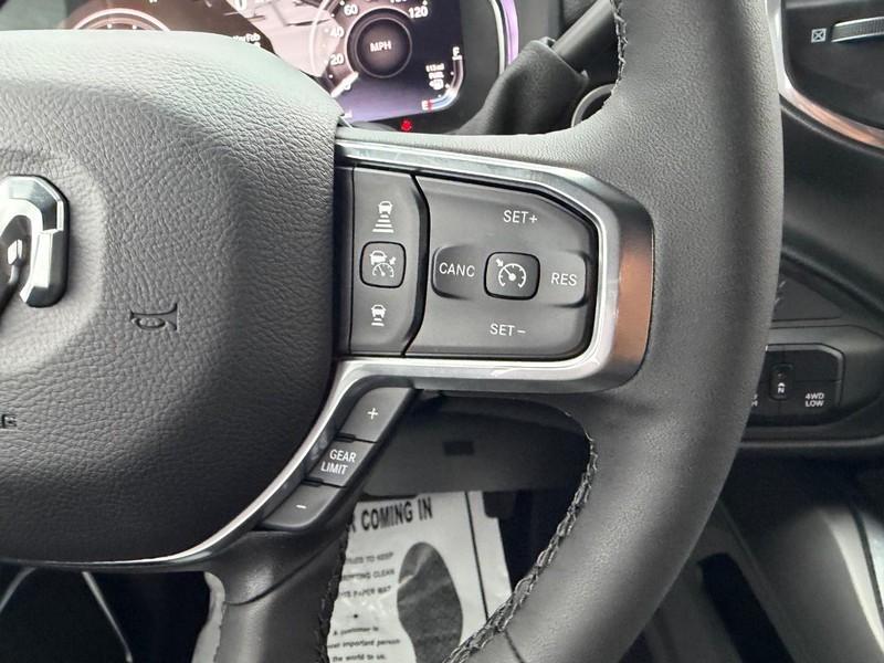 Ram 2500 Vehicle Full-screen Gallery Image 12