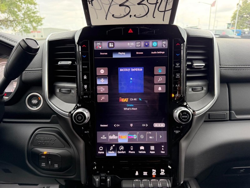 Ram 2500 Vehicle Full-screen Gallery Image 13