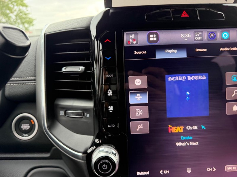 Ram 2500 Vehicle Full-screen Gallery Image 14