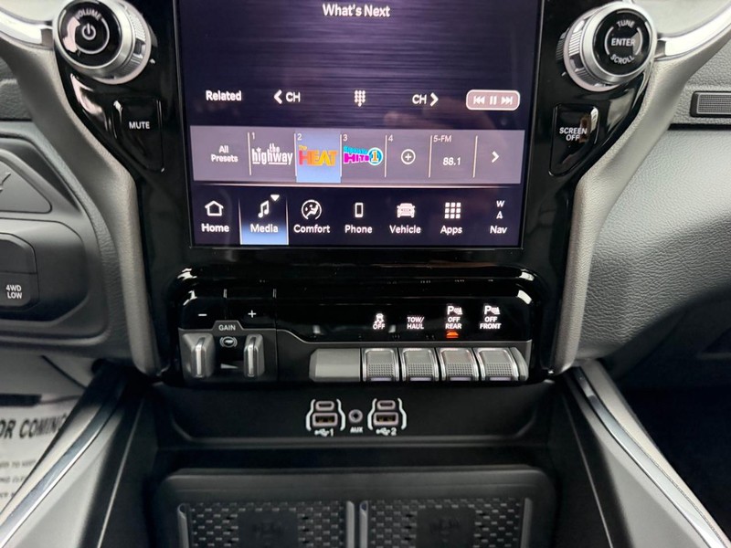 Ram 2500 Vehicle Full-screen Gallery Image 15