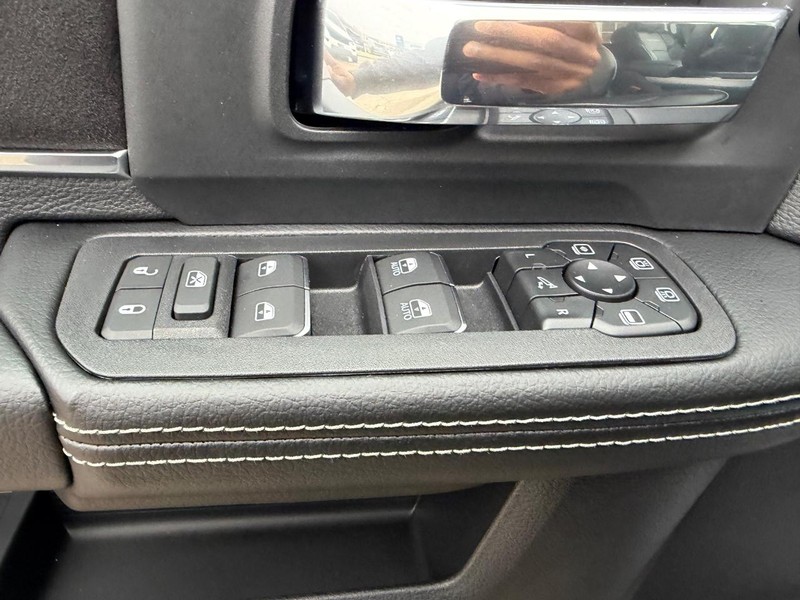 Ram 2500 Vehicle Full-screen Gallery Image 17