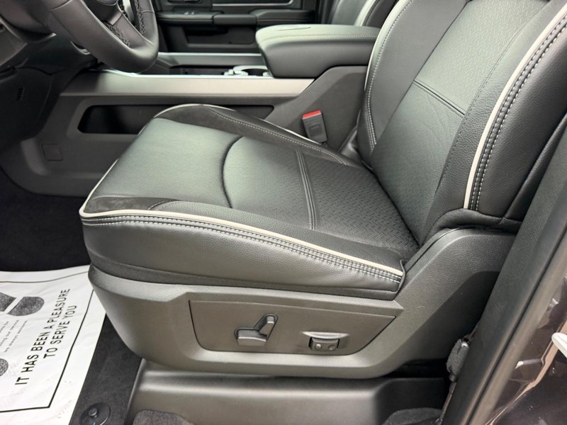 Ram 2500 Vehicle Full-screen Gallery Image 19