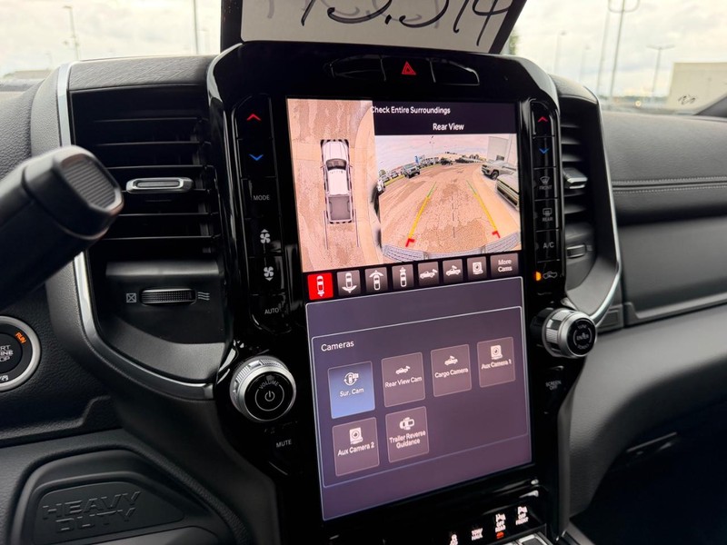 Ram 2500 Vehicle Full-screen Gallery Image 21