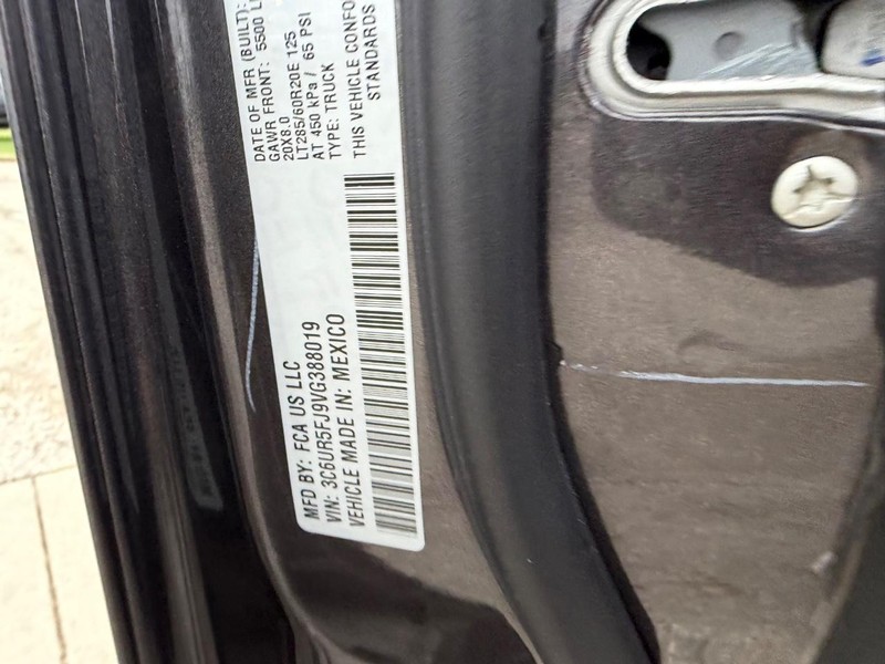 Ram 2500 Vehicle Full-screen Gallery Image 22