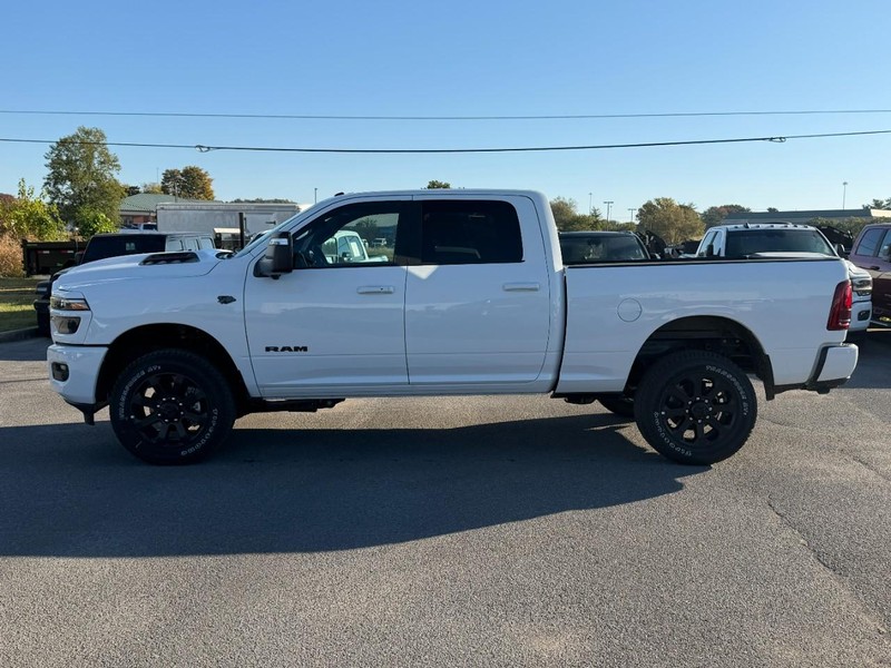 Ram 2500 Vehicle Full-screen Gallery Image 2