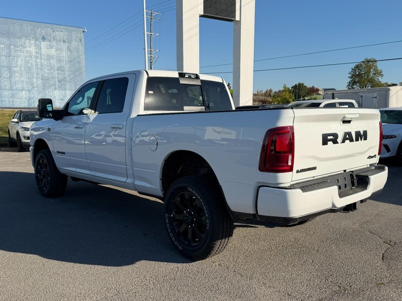 Ram 2500 Vehicle Full-screen Gallery Image 3