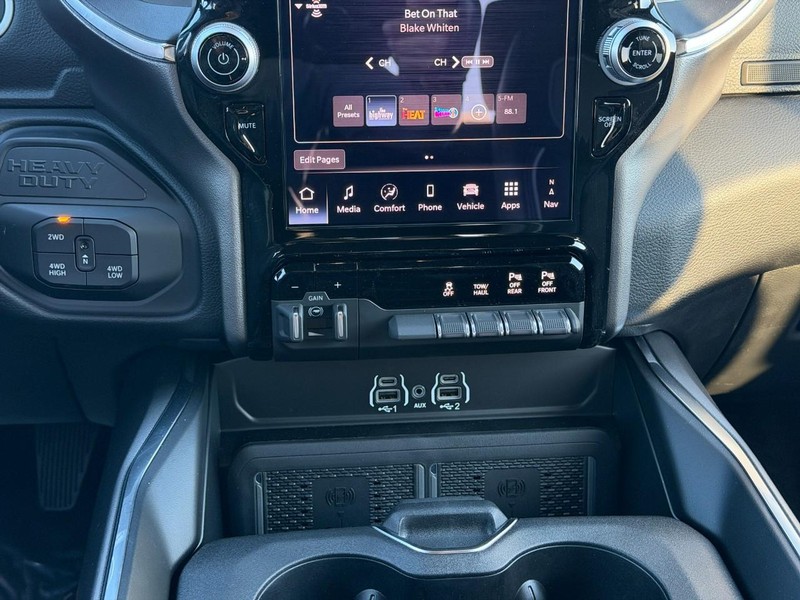 Ram 2500 Vehicle Full-screen Gallery Image 8