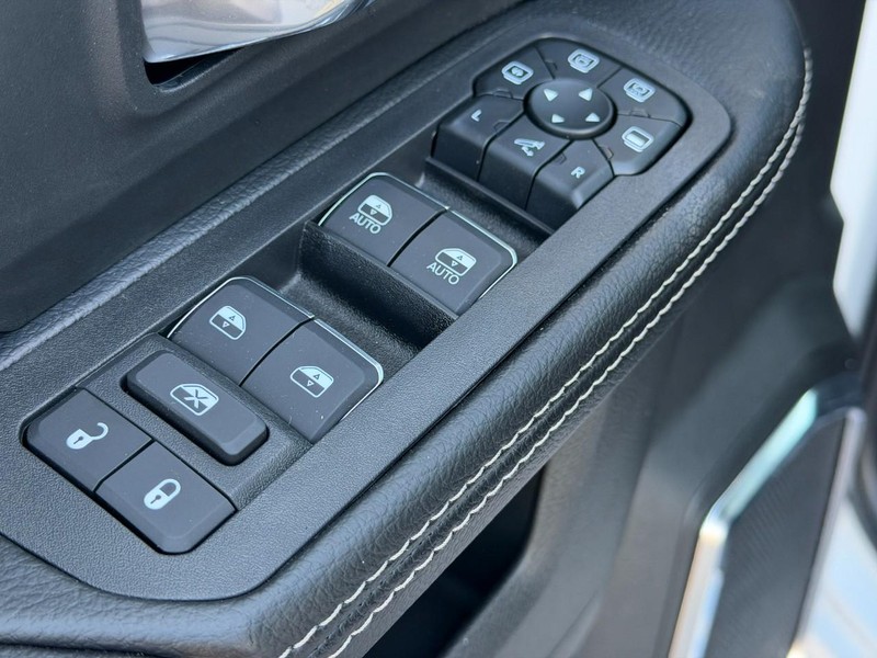 Ram 2500 Vehicle Full-screen Gallery Image 9