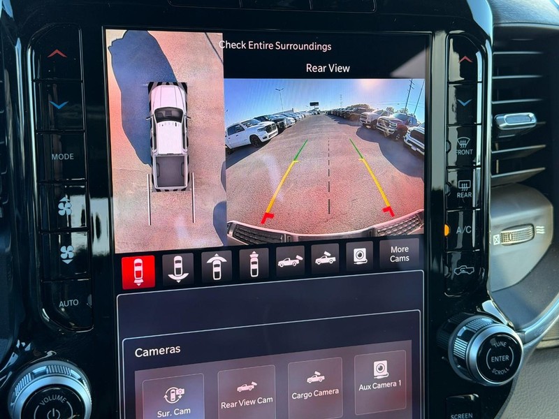 Ram 2500 Vehicle Full-screen Gallery Image 14