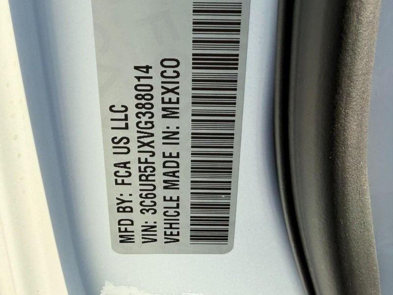 Ram 2500 Vehicle Full-screen Gallery Image 15