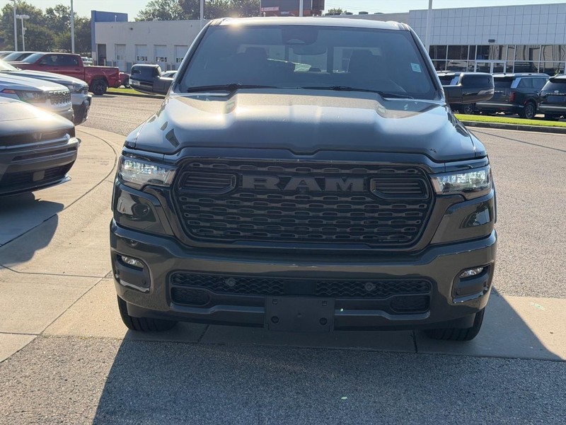 Ram 1500 Vehicle Full-screen Gallery Image 2