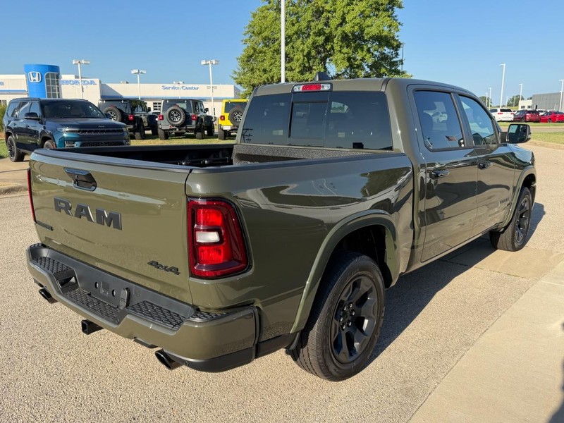 Ram 1500 Vehicle Full-screen Gallery Image 4