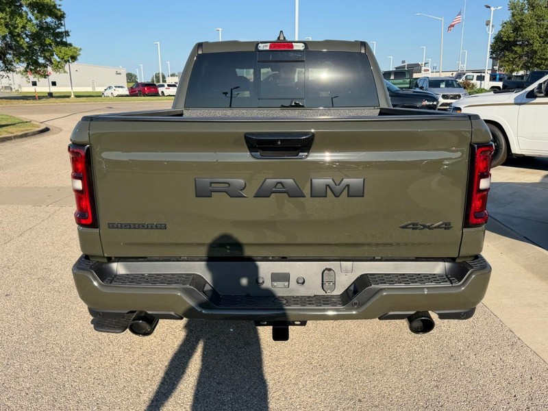 Ram 1500 Vehicle Full-screen Gallery Image 5
