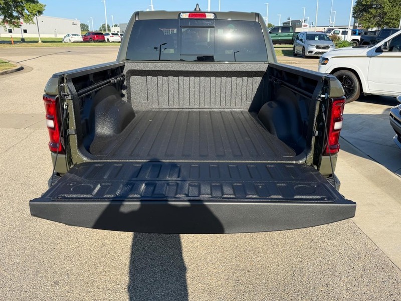 Ram 1500 Vehicle Full-screen Gallery Image 6