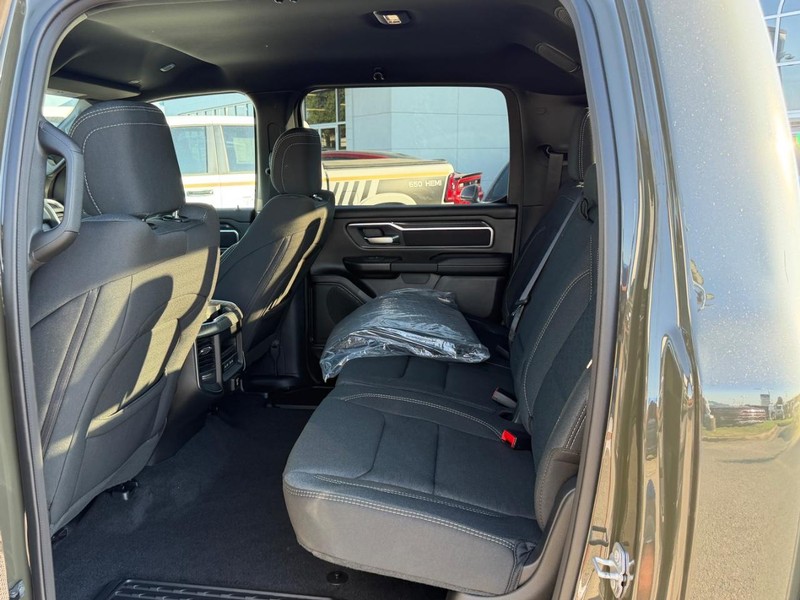 Ram 1500 Vehicle Full-screen Gallery Image 8