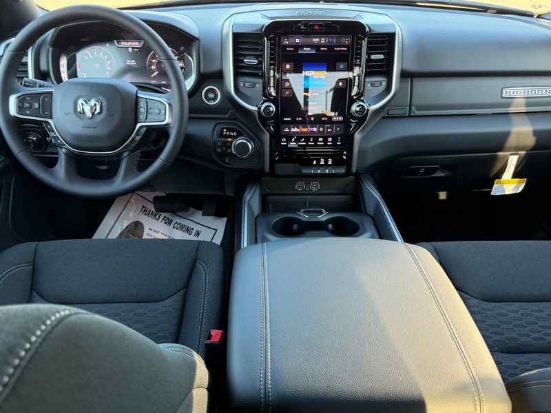 Ram 1500 Vehicle Full-screen Gallery Image 9