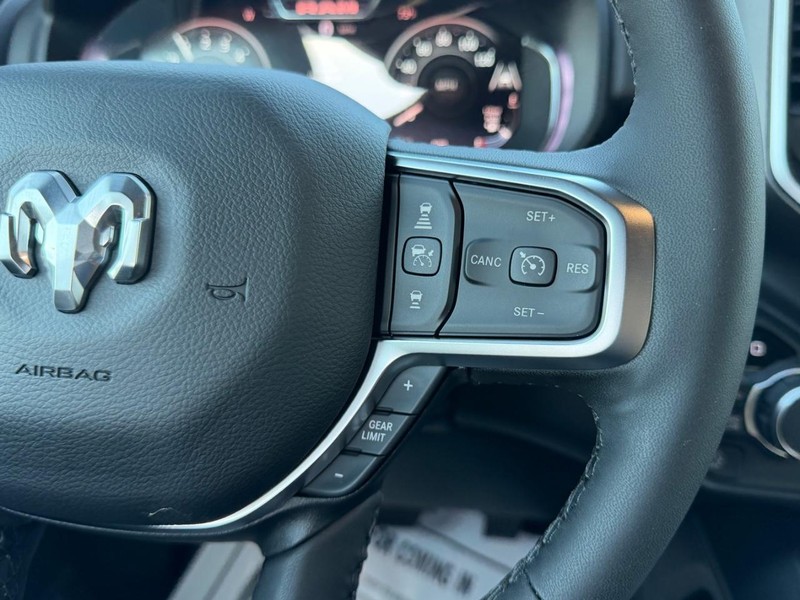 Ram 1500 Vehicle Full-screen Gallery Image 12