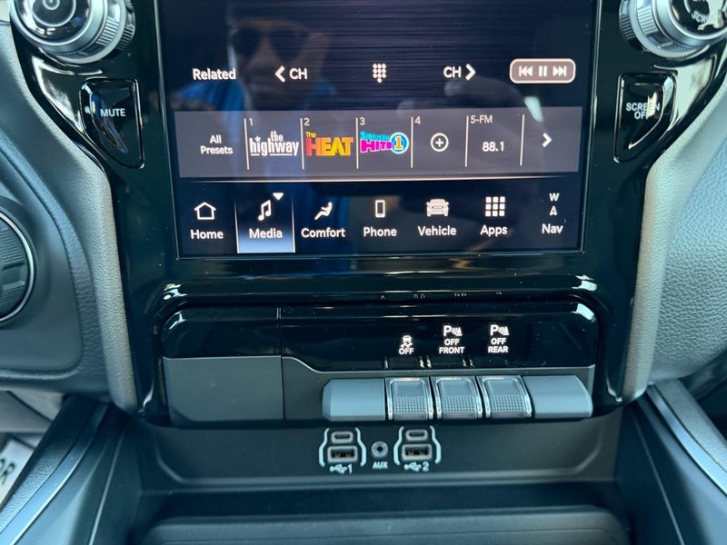 Ram 1500 Vehicle Full-screen Gallery Image 15