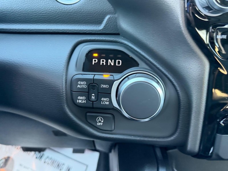 Ram 1500 Vehicle Full-screen Gallery Image 16