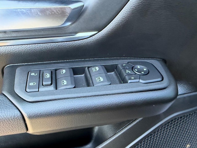 Ram 1500 Vehicle Full-screen Gallery Image 18