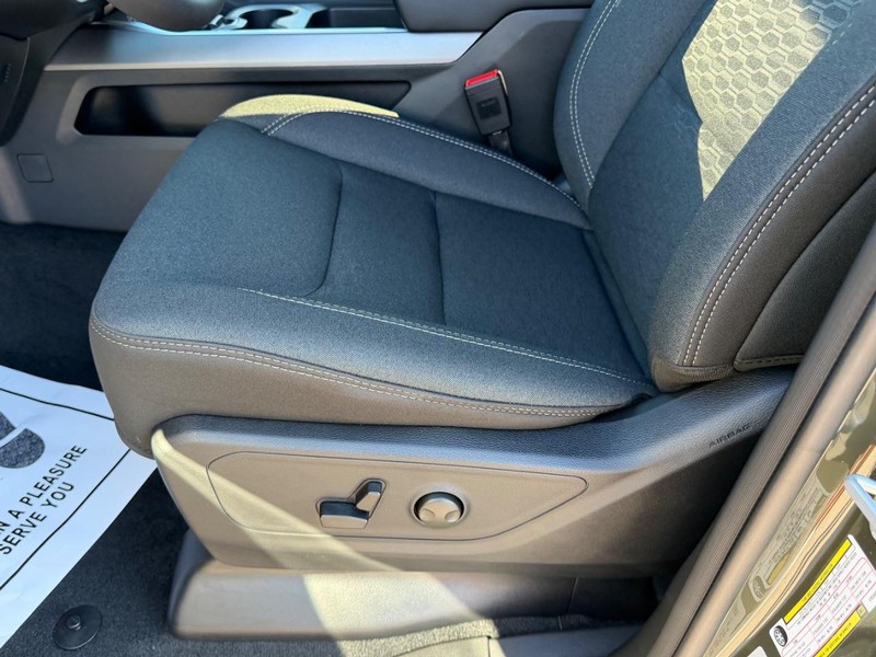 Ram 1500 Vehicle Full-screen Gallery Image 19