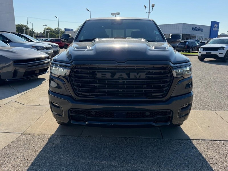 Ram 1500 Vehicle Full-screen Gallery Image 2