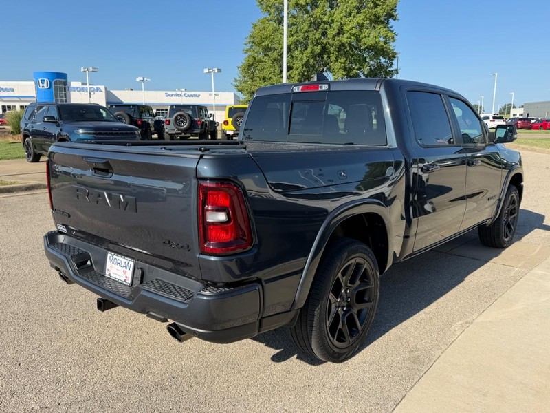 Ram 1500 Vehicle Full-screen Gallery Image 4