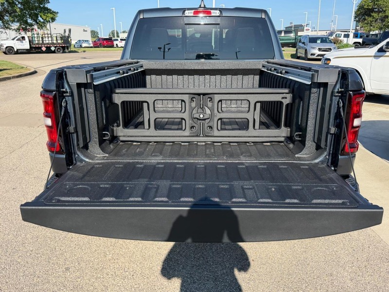 Ram 1500 Vehicle Full-screen Gallery Image 6